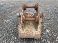 APPROX. 18" TOOTHLESS DIGGING BUCKET TO SUIT 4-6 TON MACHINE - 6