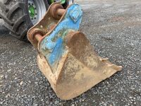 APPROX. 18" TOOTHLESS DIGGING BUCKET TO SUIT 4-6 TON MACHINE - 7