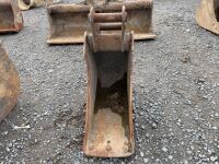 APPROX. 1ft TOOTHLESS DIGGING BUCKET TO SUIT 4-6 TON MACHINE - 2