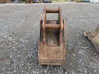 APPROX. 1ft TOOTHLESS DIGGING BUCKET TO SUIT 4-6 TON MACHINE - 6