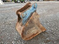 APPROX. 1ft TOOTHLESS DIGGING BUCKET TO SUIT 4-6 TON MACHINE - 7