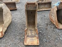 APPROX. 1ft TOOTHLESS DIGGING BUCKET TO SUIT 6-8 TON MACHINE - 2