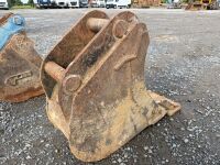 APPROX. 1ft TOOTHLESS DIGGING BUCKET TO SUIT 6-8 TON MACHINE - 7
