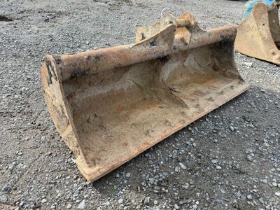 APPROX. 5ft SHUGH BUCKET TO SUIT 4-6 TON MACHINE