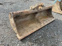 APPROX. 5ft SHUGH BUCKET TO SUIT 4-6 TON MACHINE
