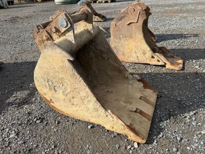 APPROX. 2ft TOOTHLESS DIGGING BUCKET TO SUIT 6-8 TON MACHINE