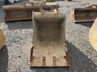 APPROX. 2ft TOOTHLESS DIGGING BUCKET TO SUIT 6-8 TON MACHINE - 2