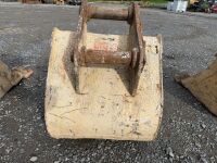 APPROX. 2ft TOOTHLESS DIGGING BUCKET TO SUIT 6-8 TON MACHINE - 6