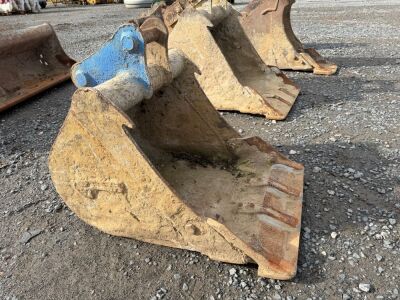 APPROX. 2ft TOOTHLESS DIGGING BUCKET TO SUIT 4-6 TON MACHINE