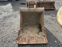APPROX. 2ft TOOTHLESS DIGGING BUCKET TO SUIT 4-6 TON MACHINE - 2
