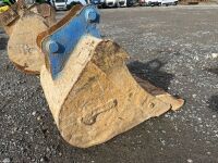 APPROX. 2ft TOOTHLESS DIGGING BUCKET TO SUIT 4-6 TON MACHINE - 7