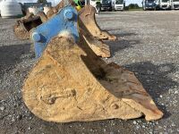 APPROX. 2ft TOOTHLESS DIGGING BUCKET TO SUIT 4-6 TON MACHINE - 8