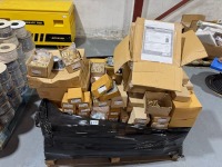 LOT TO INC. ASSORTED BRASS NICKEL PLATE ADAPTORS & PVC COATED GALVANISED CONDUIT - 2