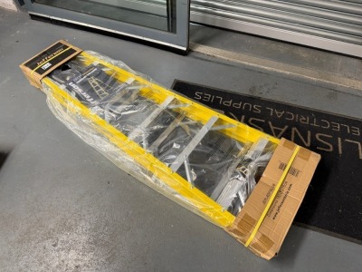 UNUSED JEFFERSON 6 THREAD FIBREGLASS STEP LADDER