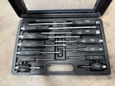 UNUSED 12 PIECE SCREWDRIVER SET