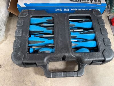 APPROX. 10 PIECE UNUSED SCREWDRIVER SET
