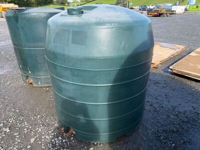 APPROX. 900lt PLASTIC OIL TANK
