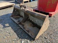 APPROX. 4ft SHUGH BUCKET TO SUIT 3 TON MACHINE - 3