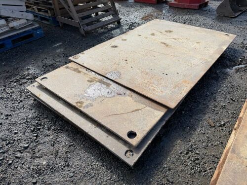 5No. ASSORTED SHEETS OF 15mm STEEL ROAD PLATES