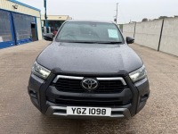 TOYOTA HILUX INVINCIBLE 2.8D X D-4D 4WD AUTOMATIC DOUBLE CAB PICKUP - 2