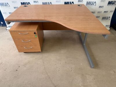 APPROX. 1400mm RIGHT HAND CORNER DESK & THREE DRAWER UNDER COUNTER PEDESTAL