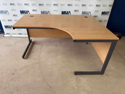 APPROX. 1520mm RIGHT HAND CORNER DESK