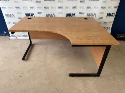 APPROX. 1600mm RIGHT HAND CORNER DESK