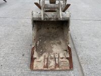 APPROX. 2ft TOOTHLESS DIGGING BUCKET TO SUIT 6-8 TON MACHINE - 2