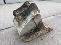 APPROX. 2ft TOOTHLESS DIGGING BUCKET TO SUIT 6-8 TON MACHINE - 7