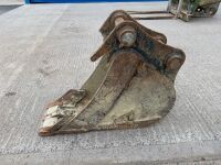 APPROX. 1ft TOOTHLESS DIGGING BUCKET TO SUIT 6-8 TON MACHINE - 4