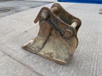 APPROX. 1ft TOOTHLESS DIGGING BUCKET TO SUIT 6-8 TON MACHINE - 5
