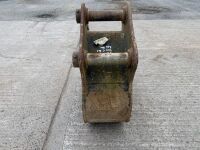 APPROX. 1ft TOOTHLESS DIGGING BUCKET TO SUIT 6-8 TON MACHINE - 6