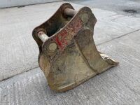 APPROX. 1ft TOOTHLESS DIGGING BUCKET TO SUIT 6-8 TON MACHINE - 7