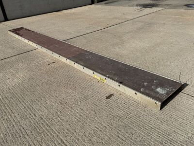 APPROX. 6m ALUMINIUM STAGING BOARD