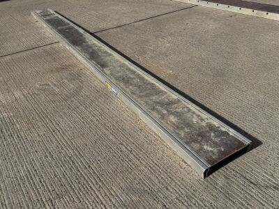 APPROX. 6m ALUMINIUM STAGING BOARD