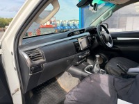 TOYOTA HILUX INVINCIBLE 2.4 D-4D 4WD DOUBLE CAB PICKUP - 12
