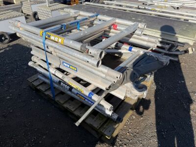 PALLET OF ASSORTED ALUMINIUM SCAFFOLDING TOWER PARTS