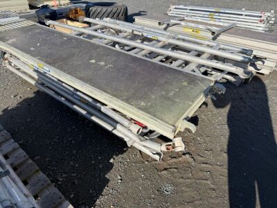 PALLET OF ASSORTED ALUMINIUM SCAFFOLDING TOWER PARTS