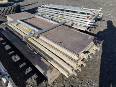 PALLET OF ASSORTED ALUMINIUM SCAFFOLDING TOWER PARTS