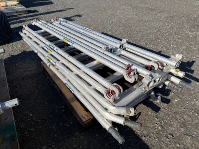 PALLET OF ASSORTED ALUMINIUM SCAFFOLDING TOWER PARTS