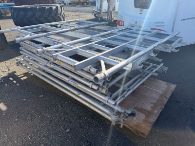 PALLET OF ASSORTED ALUMINIUM SCAFFOLDING TOWER PARTS