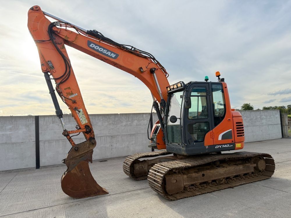DOOSAN DX140LCR-3 15 TON ZERO TAIL EXCAVATOR DIGGER