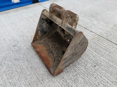 APPROX. 22" TOOTHLESS DIGGING BUCKET TO SUIT 2-3 TON MINI DIGGER&nbsp;