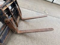ULRICH HYDRAULIC FORL POSITIONER TO SUIT JCB FORKLIFT - 10