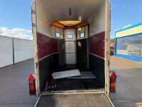 APPROX. 12ft x 6ft IFOR WILLIAMS HB510R TWIN AXLE HORSE BOX TRAILER - 21