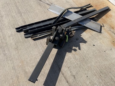 VICE & ASSORTED PARTS TO SUIT BOTT METAL SHELVING