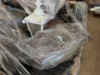 PALLET TO INC. LARGE SELECTION OF ASSORTED LANTERN STYLE WALL LIGHTS - 2