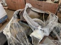 PALLET TO INC. LARGE SELECTION OF ASSORTED LANTERN STYLE WALL LIGHTS - 3