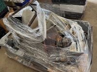 PALLET TO INC. LARGE SELECTION OF ASSORTED LANTERN STYLE WALL LIGHTS - 5