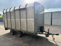 APPROX. 12ft x 6.6ft IFOR WILLIAMS 3500kgs TWIN AXLE LIVESTOCK TRAILER